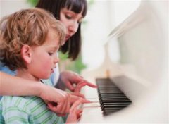 【宝宝学钢琴】宝宝学钢琴的好处_学钢琴的最佳年龄