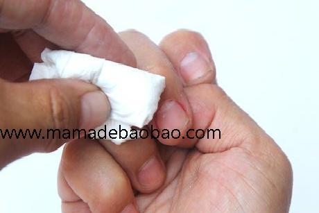 4种方法来去除皮肤上的指甲油（去除敏感皮肤上的指甲油）