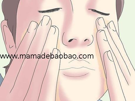 4种方法来让你的皮肤在几分钟内闪耀光泽（面部护理程序）