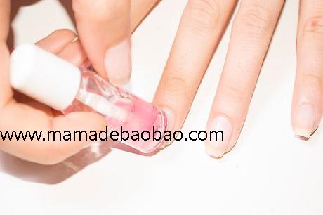 3种方法来制作荧光指甲油（用唇彩液制作[1] X 研究来源）