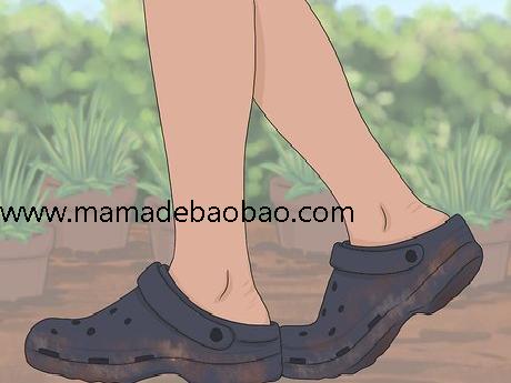 3种方法来搭配Crocs鞋（选择与Crocs鞋搭配的衣服）