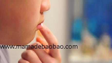 5种方法来避免嘴唇干裂（基本护理）