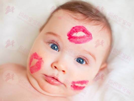 能不能亲吻宝宝？亲吻宝宝会传染哪些细菌和病毒呢？