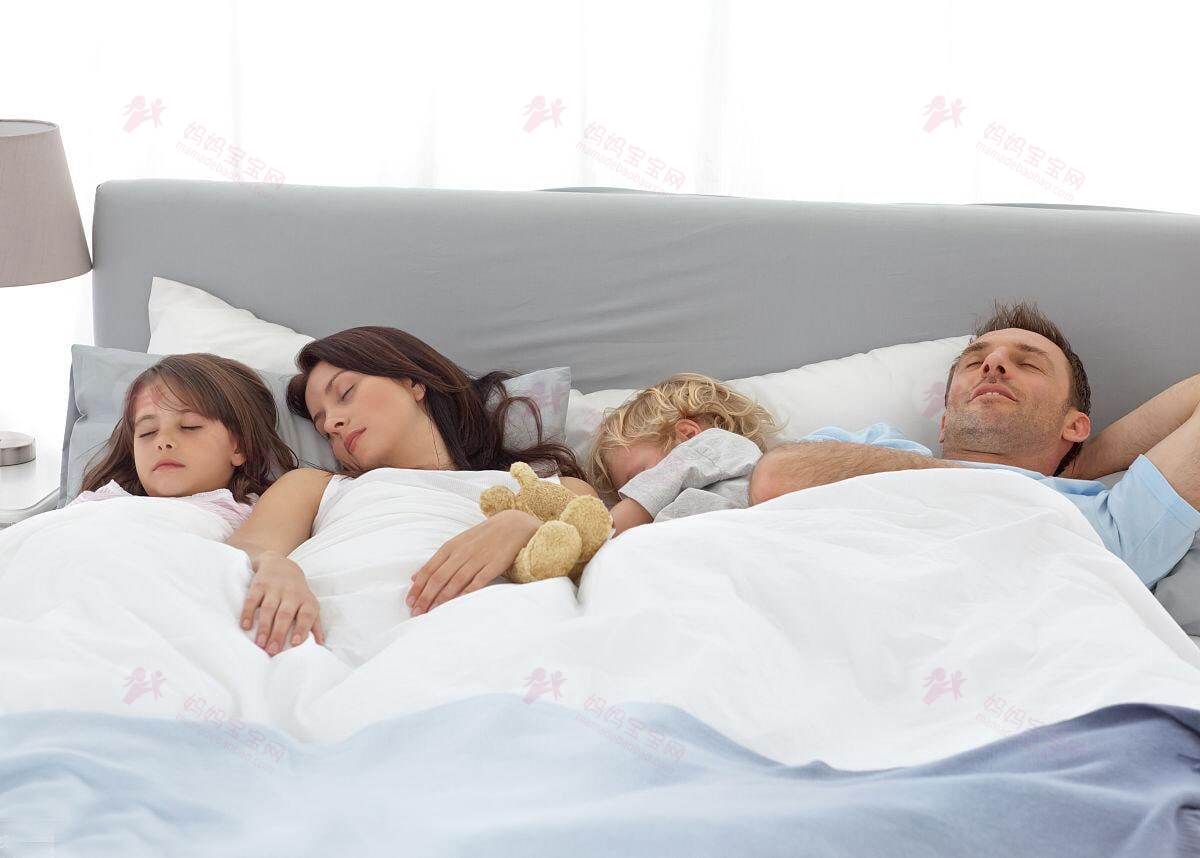 分房睡or一起睡？孩子几岁和爸妈分房睡合适？