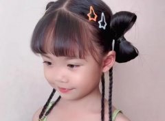 10岁小美女长发打理指南：多彩发型让小公主更迷人