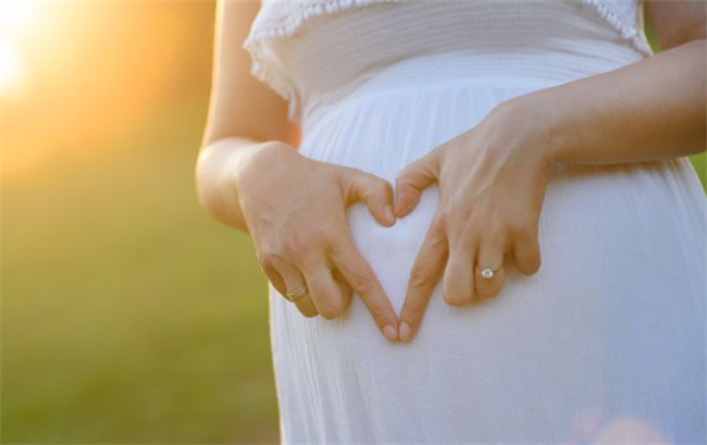 孕妇参加婚礼：迷信与科学之间的考量