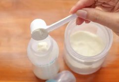 揭秘羊奶粉与牛奶粉的不同：如何选择适合宝宝的奶粉？