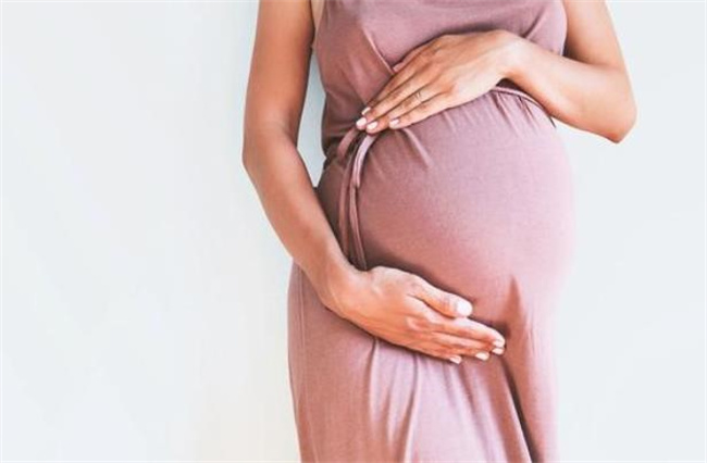孕妇初期症状解析：月经停止、恶心呕吐和尿频