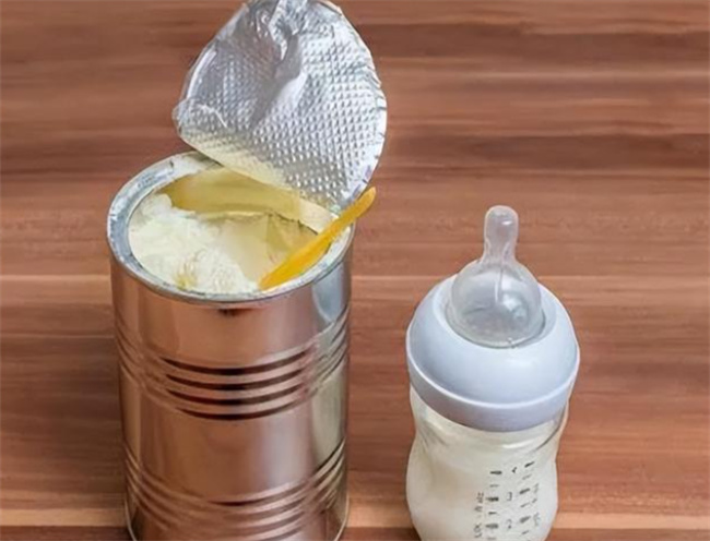 低体重婴儿的奶粉选择与喂养技巧
