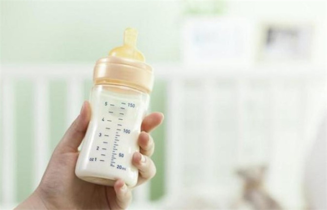哪种奶粉更容易被宝宝吸收？选择最适合宝宝的营养奶粉