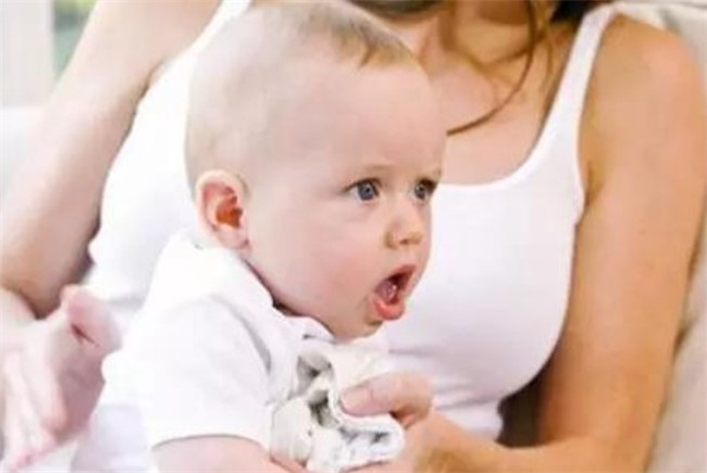 婴儿喝奶时咳嗽的原因及应对方法