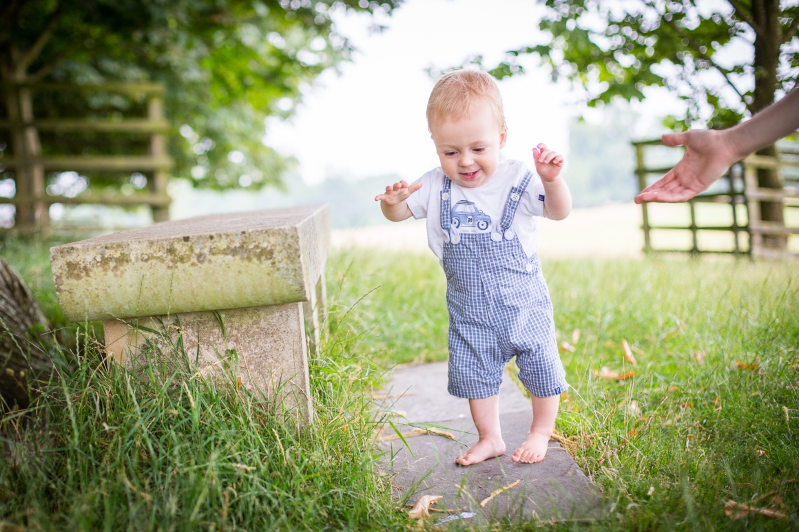 婴儿走路: 5种婴儿走路的姿势,母亲认为100% 是完全错误的