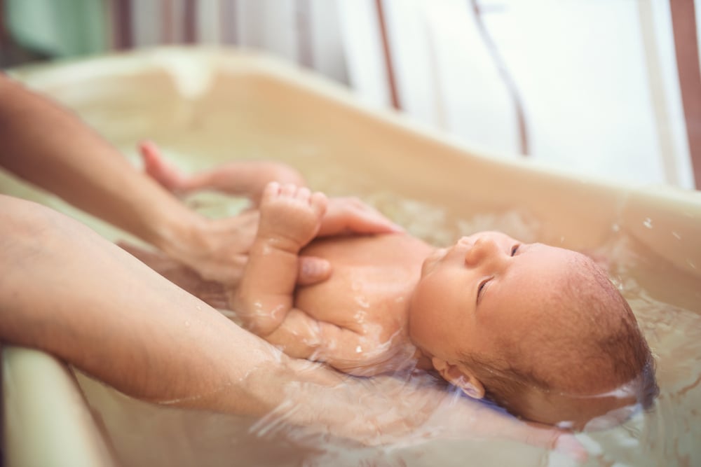 用月经叶沐浴婴儿以治疗皮疹,皮疹