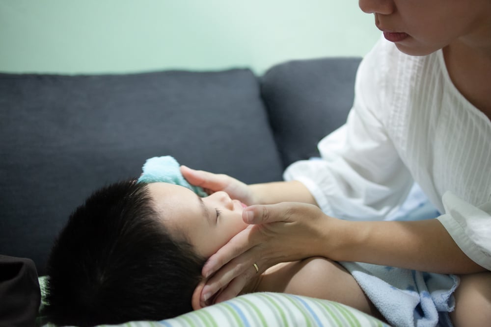 孩子睡觉时头部和背部出汗多危险吗?