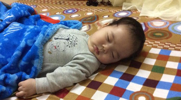 让宝宝在太亮的灯光下睡觉有什么危害吗?