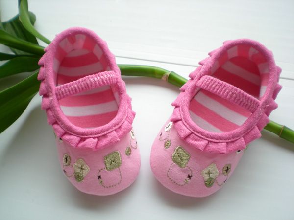 告诉母亲根据美国专家为婴儿选择运动鞋的秘密