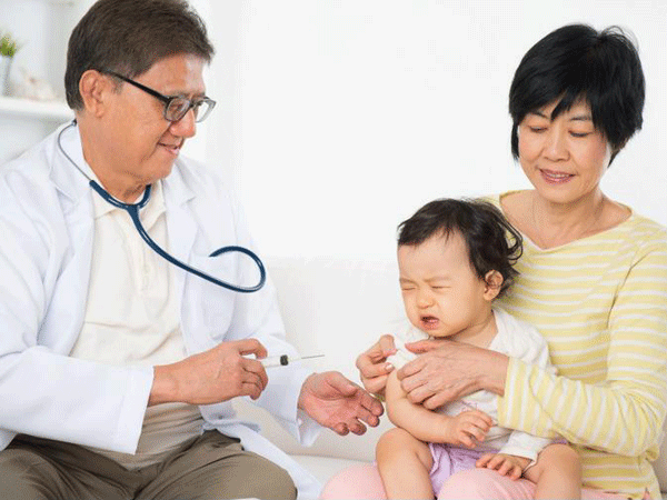 什么时候为婴儿接种脑膜炎球菌疫苗?