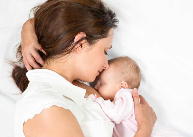 婴儿需要母乳喂养的迹象,母亲需要知道以了解婴儿的需求