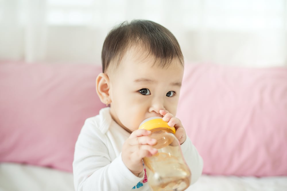 1岁宝宝每天喝多少牛奶对宝宝有好处?