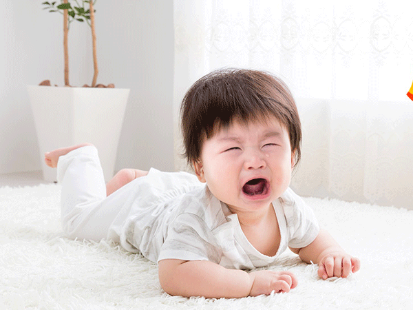 如果婴儿在走路时绊倒,牙齿会受到3种危险伤害