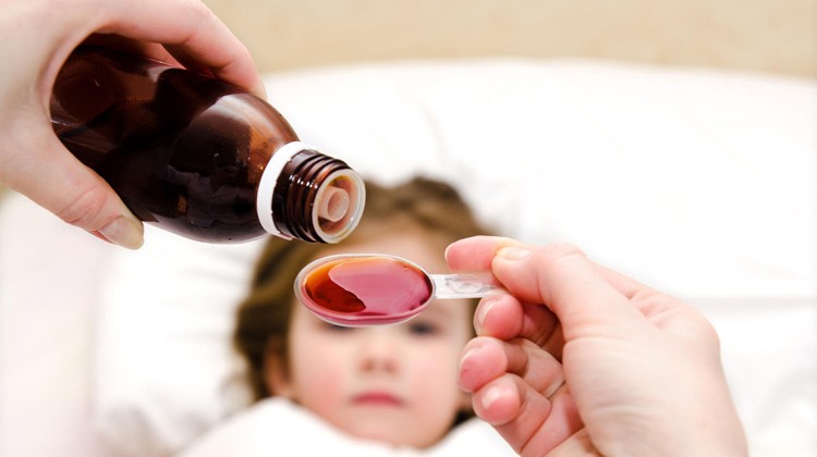 儿童夜间发烧: 原因,治疗以及何时将婴儿送往医院