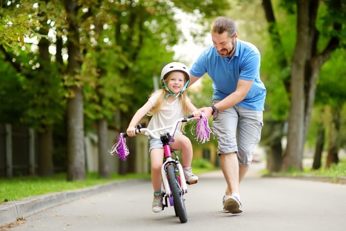 儿童自行车: 如何教宝宝如何快速走路?