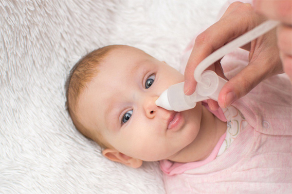 如何在春节假期在家中治疗4岁以下婴儿的简单鼻塞