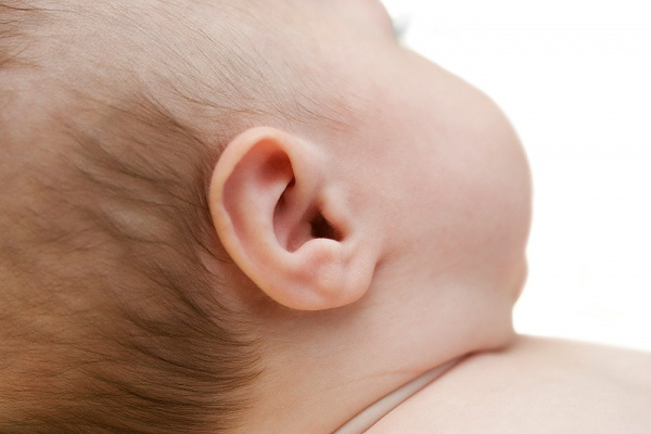 婴儿耳部感染,危险迹象以及如何预防母亲需要知道