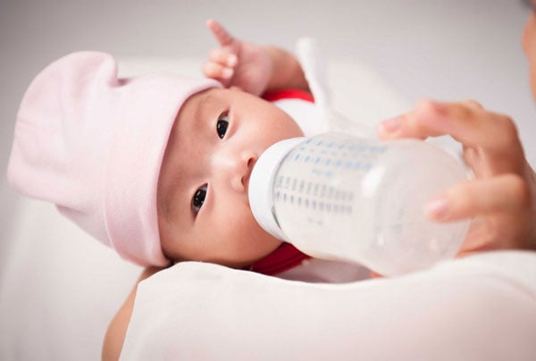 母乳喂养: 当婴儿更喜欢奶瓶而不是母乳喂养时