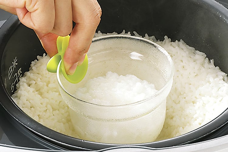 有关如何用4种美味佳肴为婴儿煮饭的说明,以确保婴儿清洁米饭