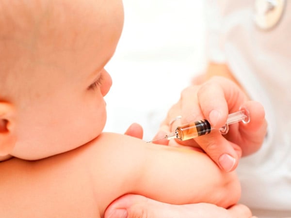 接种疫苗时如何减少婴儿发烧: 应该和不应该做什么?