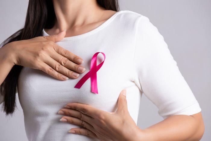 国民健康署提供2年1次免费乳房X光摄影检查，定期检查降低41％死亡率！