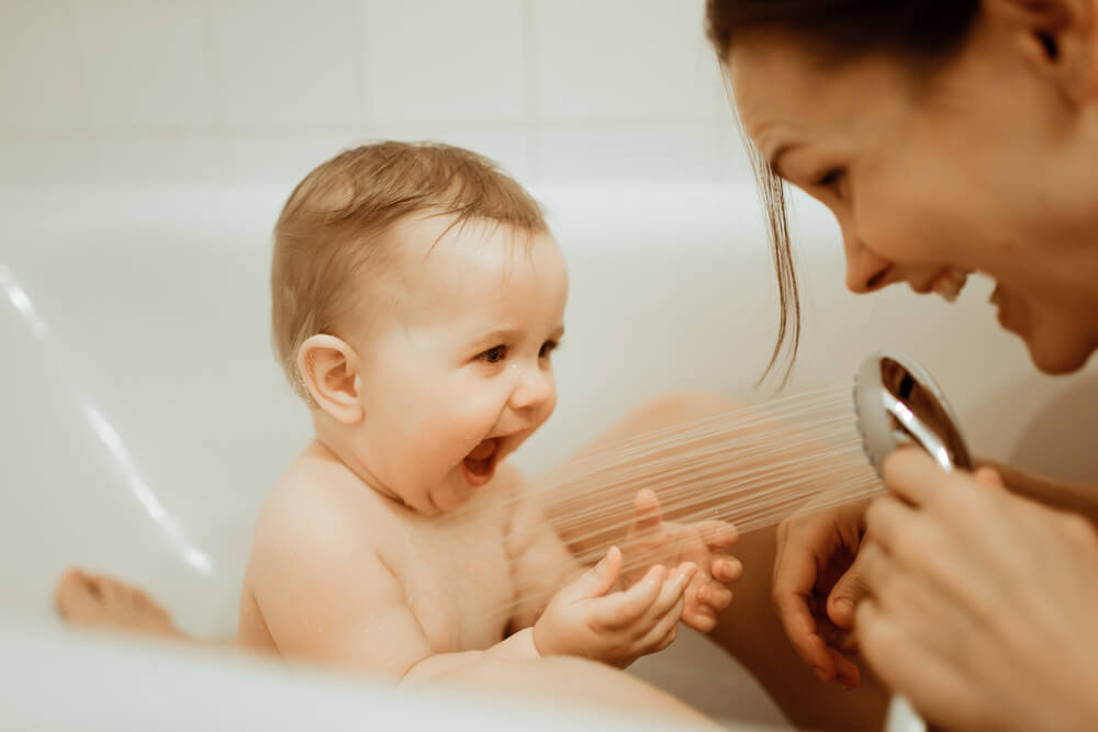 打造宝宝安全舒适洗澡环境，这4点是关键