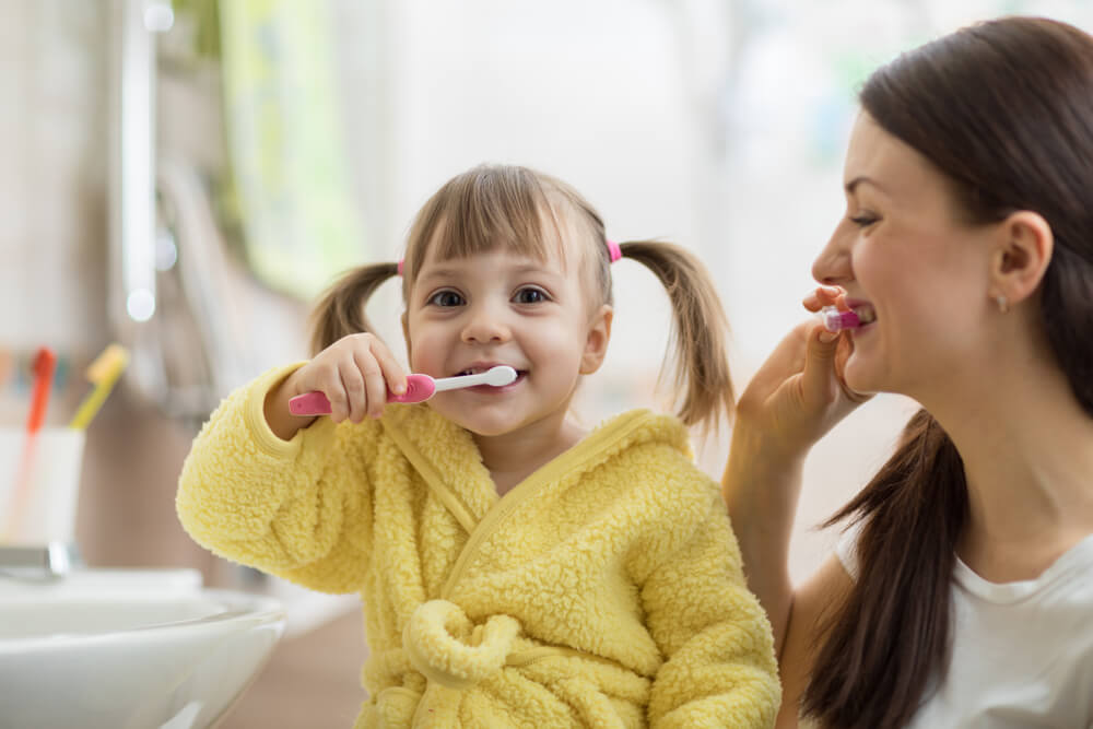乳牙保健原则：有牙就要刷！善用5工具清洁乳牙
