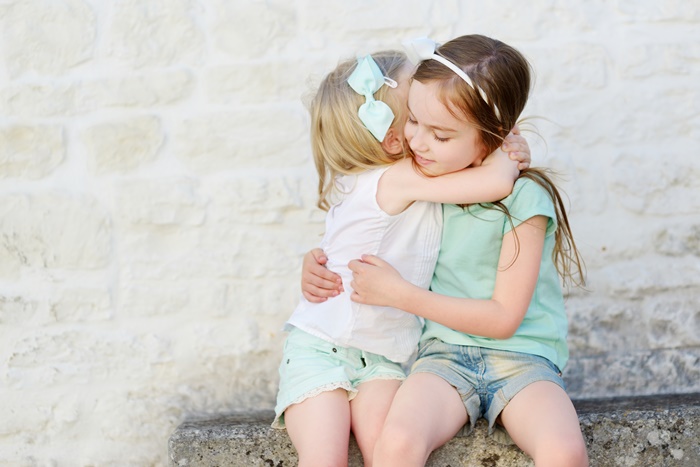 父母偏心容易造成手足的隔阂，专家传授7原则，让孩子感受你的爱一样多