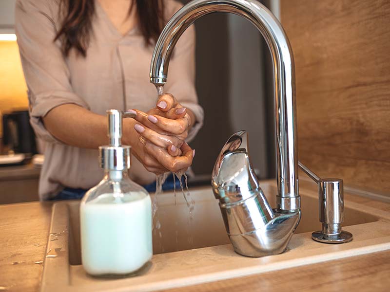 一天中必须洗手很多次或洗很久，出门前重复检查门锁、瓦斯炉、插座小心！