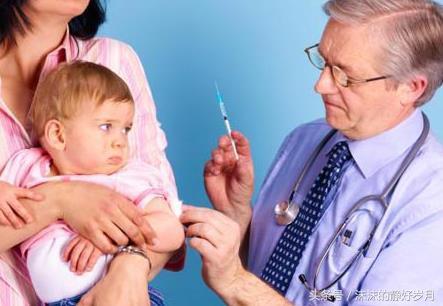 第一次遭遇疫苗接种后发烧，八月龄的小二宝好委屈