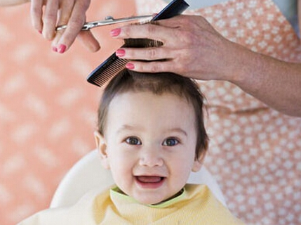 【婴儿理发】怎么给婴儿理发_婴儿理发注意事项