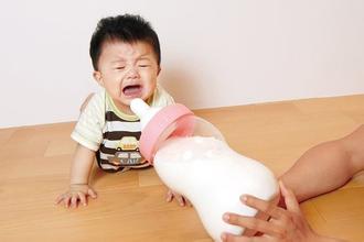 宝宝不喝奶有6种可能：如何让宝宝好好吃奶？