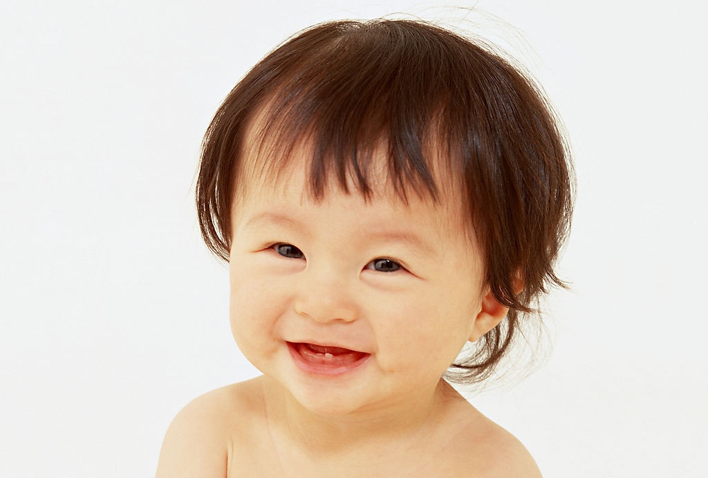 宝宝10个月陆续长门牙,10个月大宝宝发育标准及护理详解