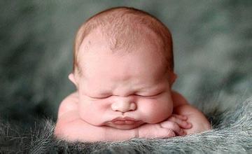 抱多了易使宝宝睡觉不安稳,宝宝睡眠时间多久合适?
