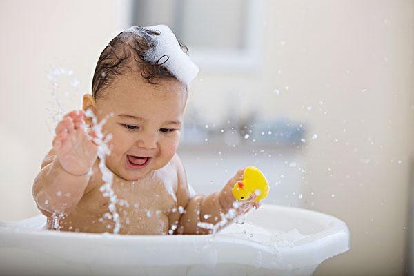 新生儿护理手册——如何给新生儿洗澡？