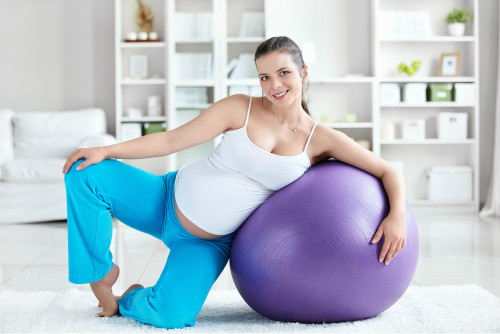 孕囊：长条形为儿子；椭圆形或者圆形为女儿