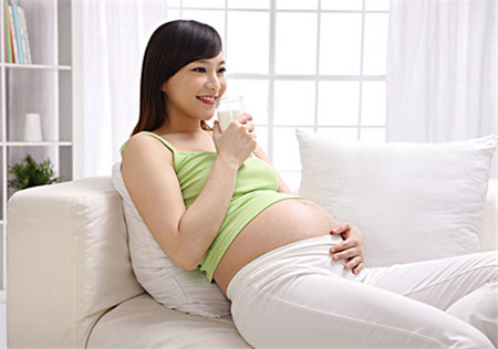 喝孕妇奶粉还要吃复合维生素吗？