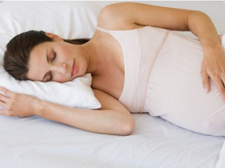 胎位不正该怎么睡 详解胎位不正和睡姿的关系