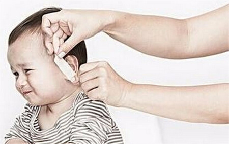 6个月婴儿耳屎怎么清理 经常给宝宝掏耳朵有什么危害