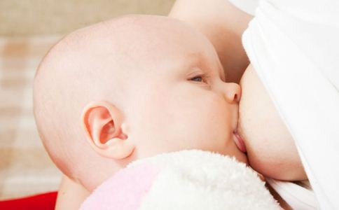 纠结 哺乳期来月经能喂奶吗