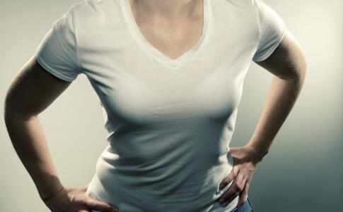 导致女性乳房下垂的原因 怎样改善胸部下垂