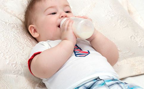 奶粉喂养的宝宝拉绿便是什么原因