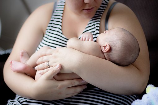宝宝断奶后，胸像瘪了一样，从C罩杯变B罩杯，产后如何护理胸部？